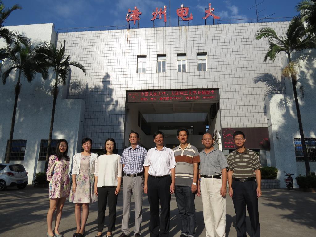 与漳州分校相关人员合影