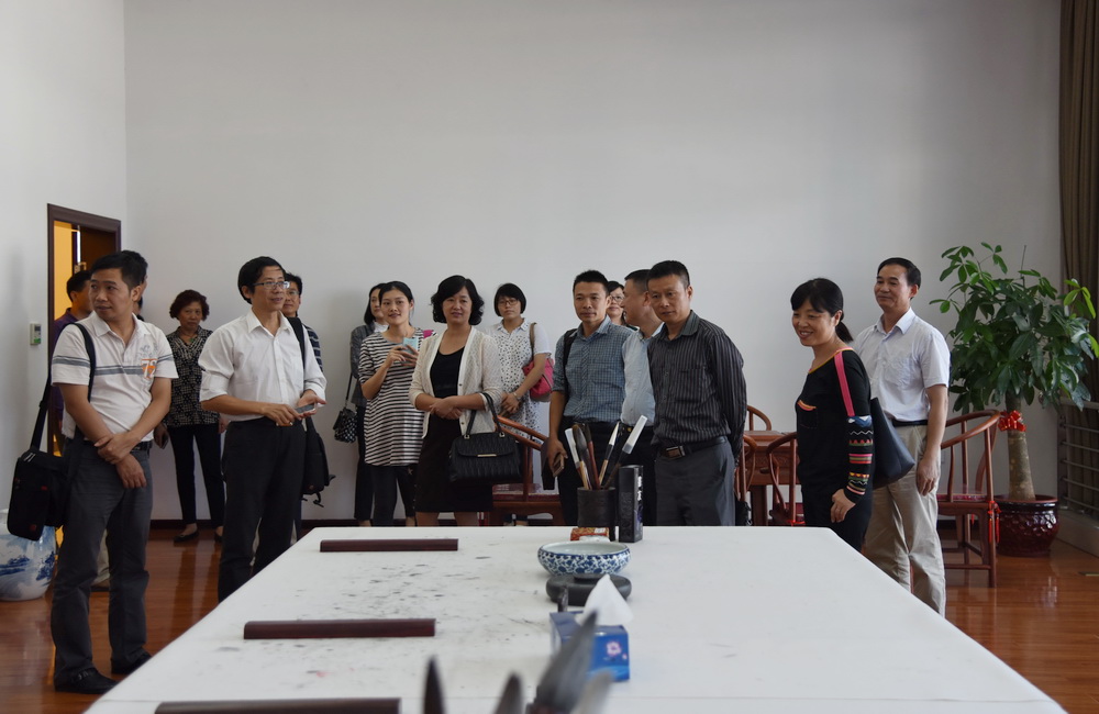参观考察书画室的设置